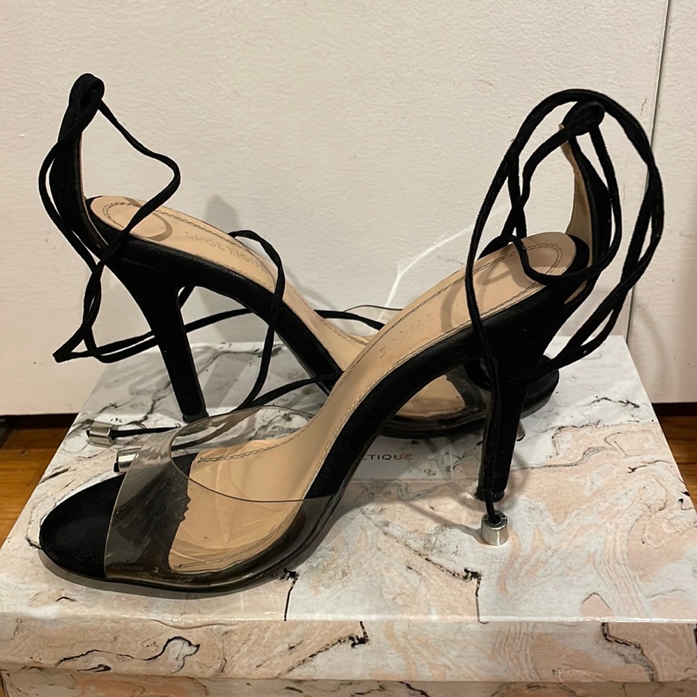 Lola Shoetique